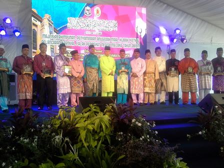 Ketua Pengarah Jabatan Kehakiman Syariah  Malaysia Dianugerahkan Sebagai Tokoh Maal Hijrah 1437H 